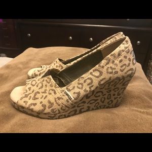 TOMS wedges