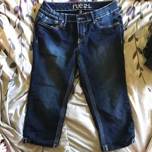 Nwot rue 21 crop Capri rhinestone wmns jr sz 7/8