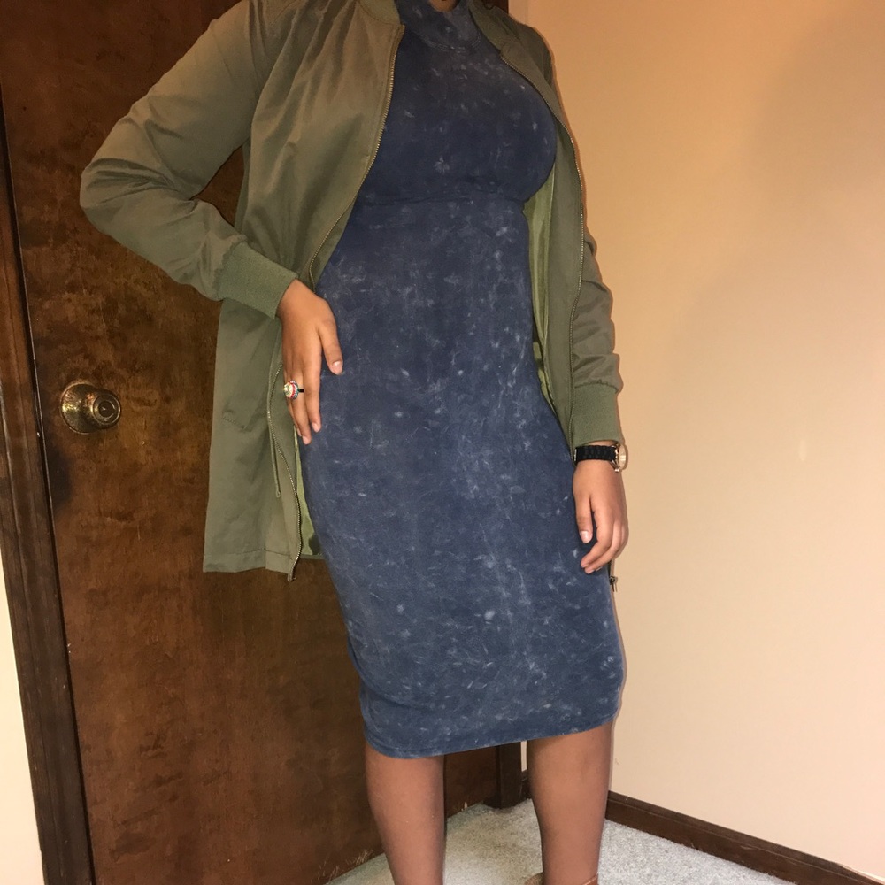 Sleeveless turtleneck bodycon dress