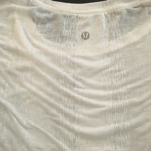 Lululemon women's lightweight tshirt