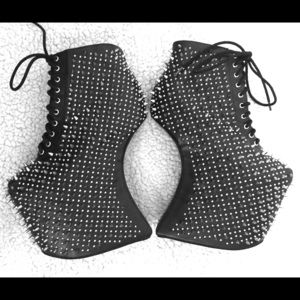 NWOT Spiked Night Lita