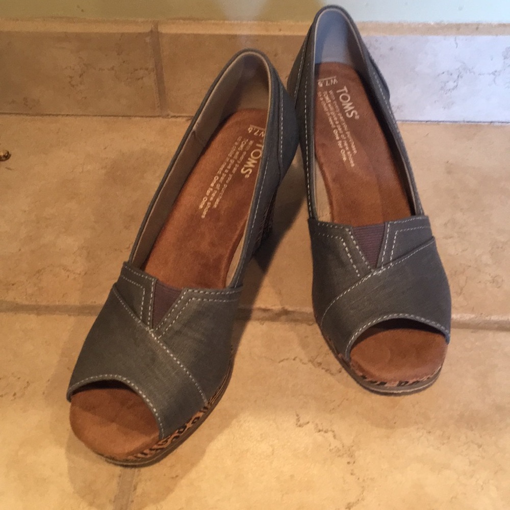 Toms