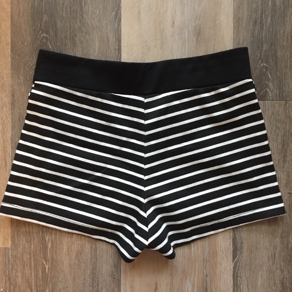 High Waist Nautical Button Front Shorts - Picture 3 of 4