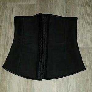 NWOT Black waist trainer
