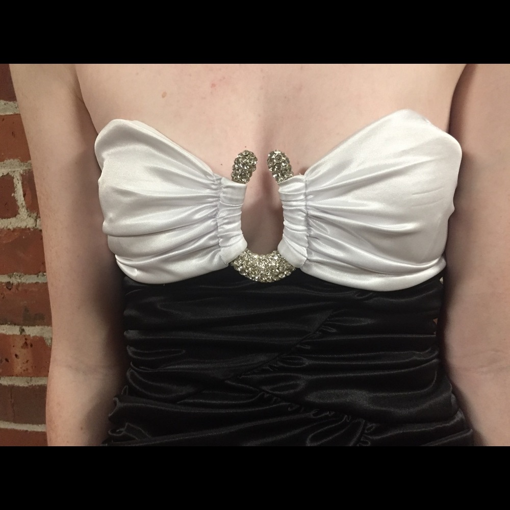 Black and white cocktail dress - Picture 3 of 3
