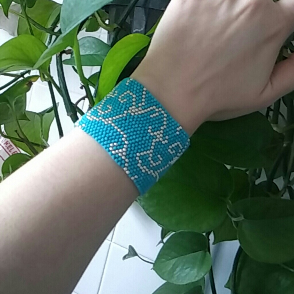 Turquoise and metallic silver beaded bracelet