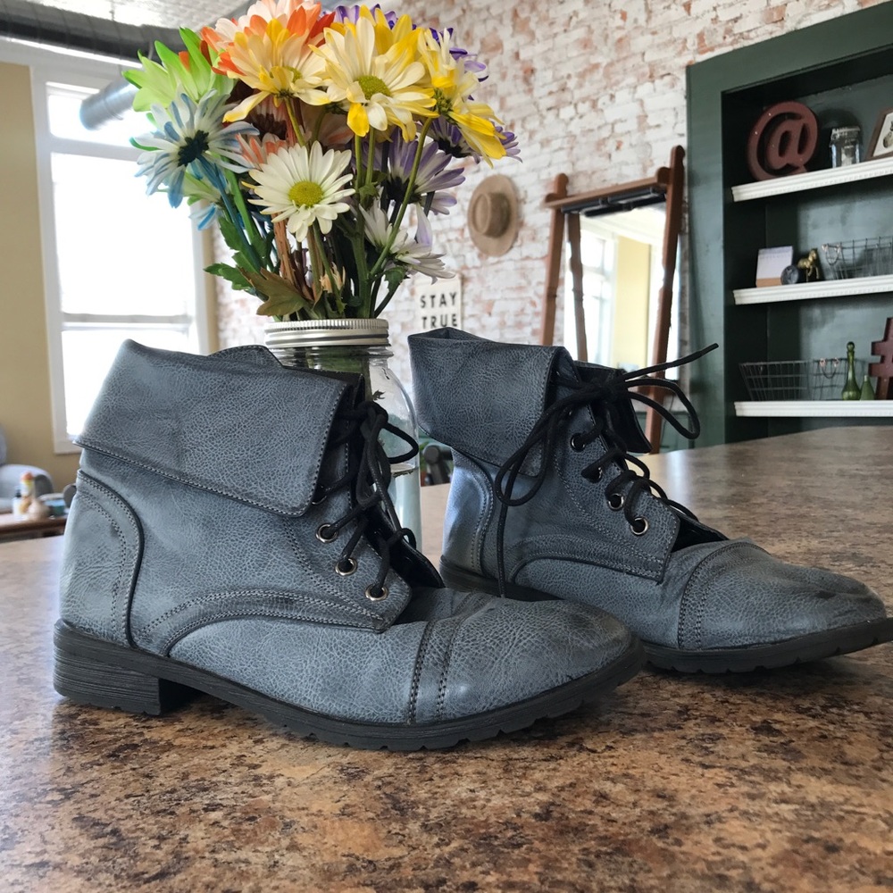 Combat boots