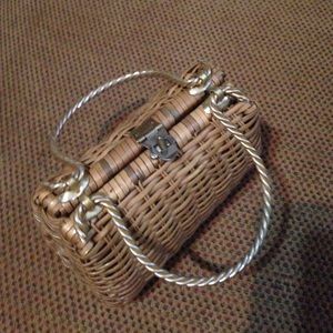 ~*UNBRANDED*~ Gold wicker purse