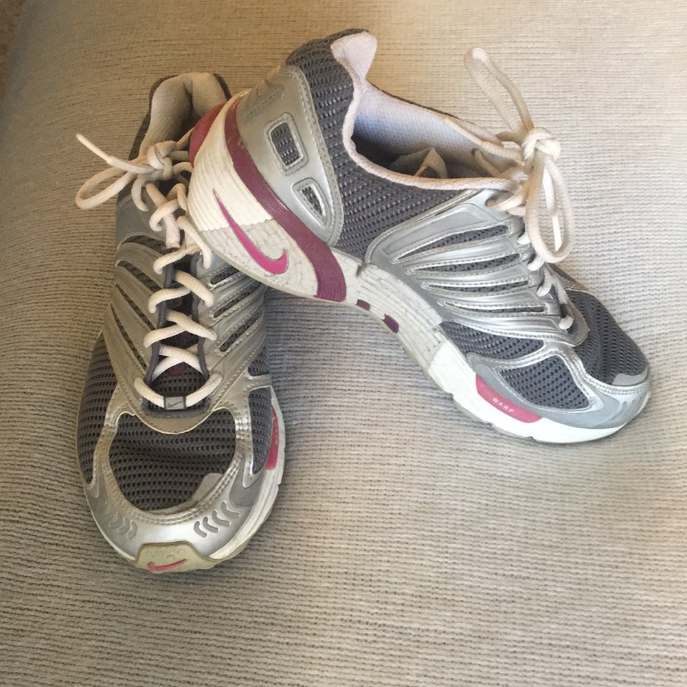 Women's Nike Air BRS1000 sneakers size 8