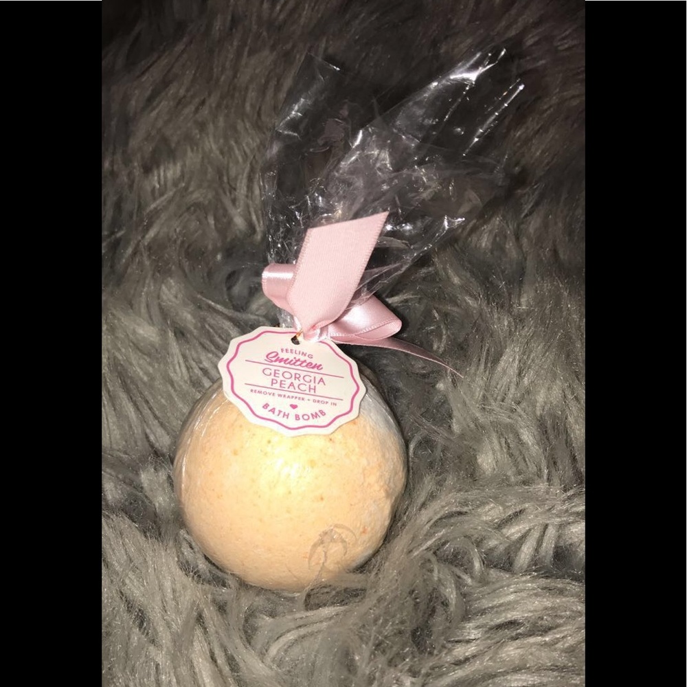 Georgia peach bath bomb