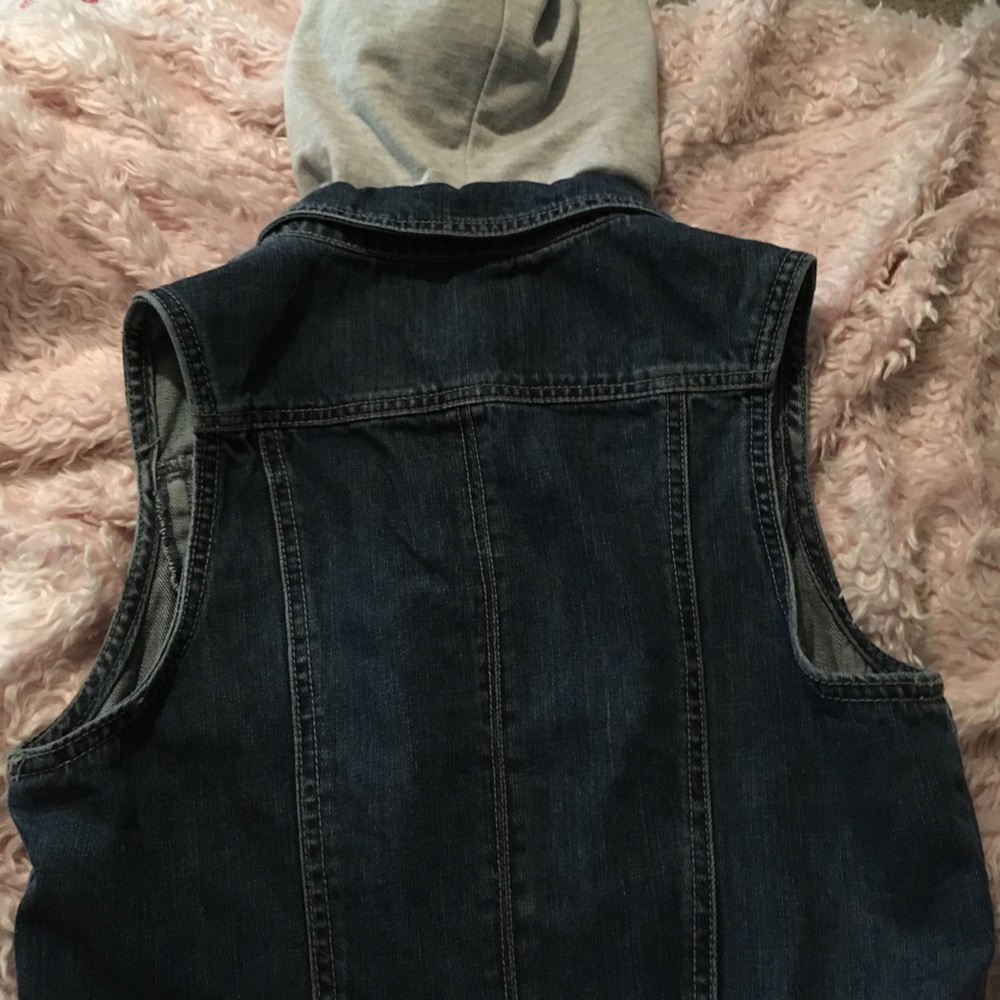 Unique Denim vest w/ hood - Picture 5 of 6
