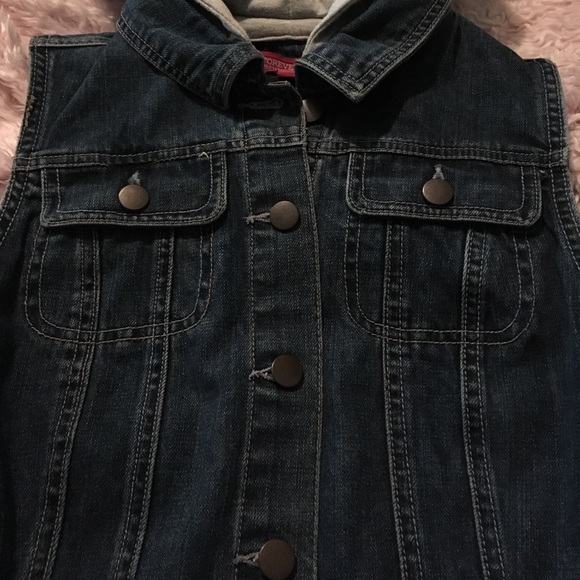 Unique Denim vest w/ hood - Picture 2 of 6