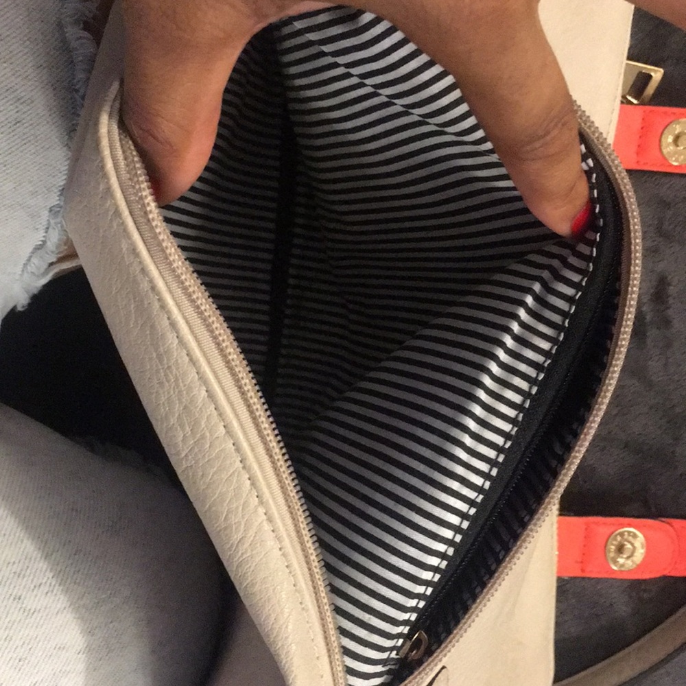 Purse - Picture 3 of 3