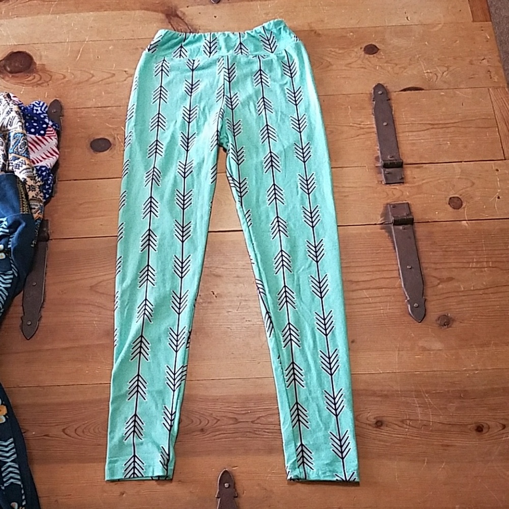 ❤PRICE FIRM❤ NWOT Tween LuLaRoe leggings.