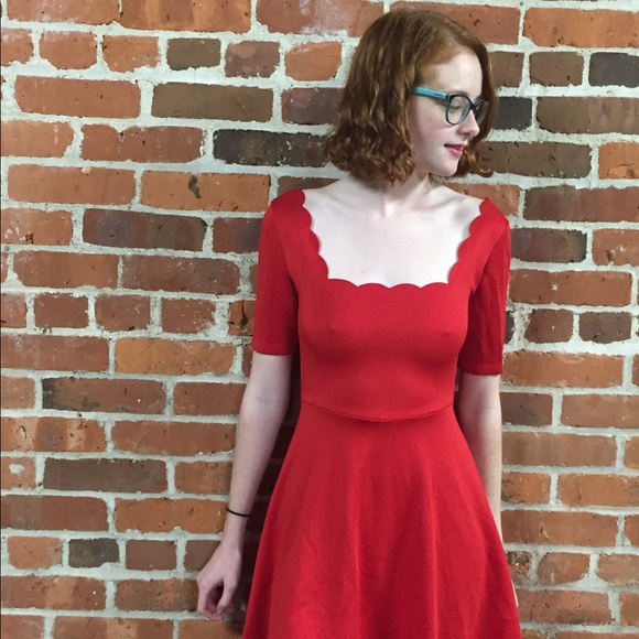 Red scalloped dress - Picture 2 of 5
