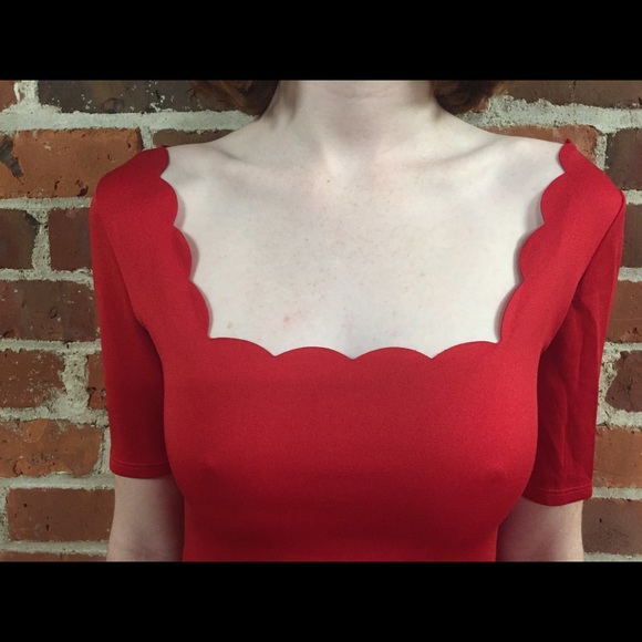Red scalloped dress - Picture 3 of 5