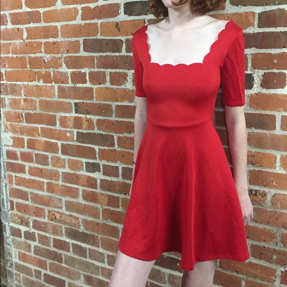Red scalloped dress - Picture 4 of 5
