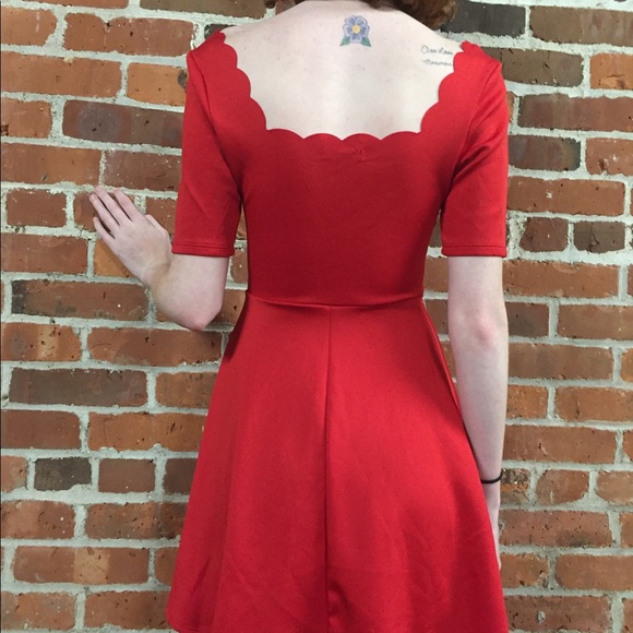 Red scalloped dress - Picture 5 of 5