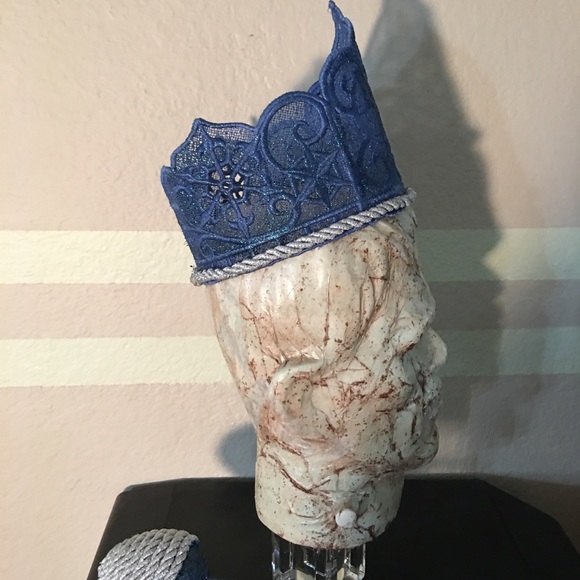 Crown with a wand - Picture 2 of 4