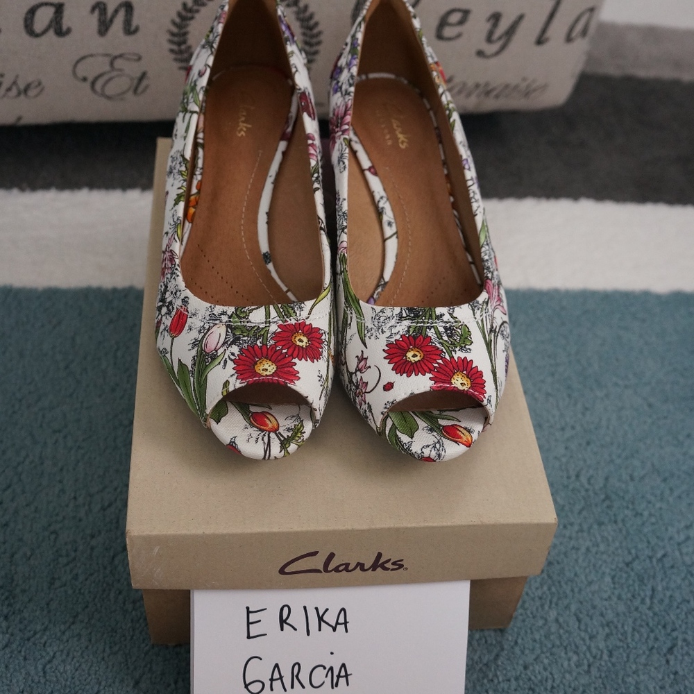 Clarks White Floral Wedges Size 8.5