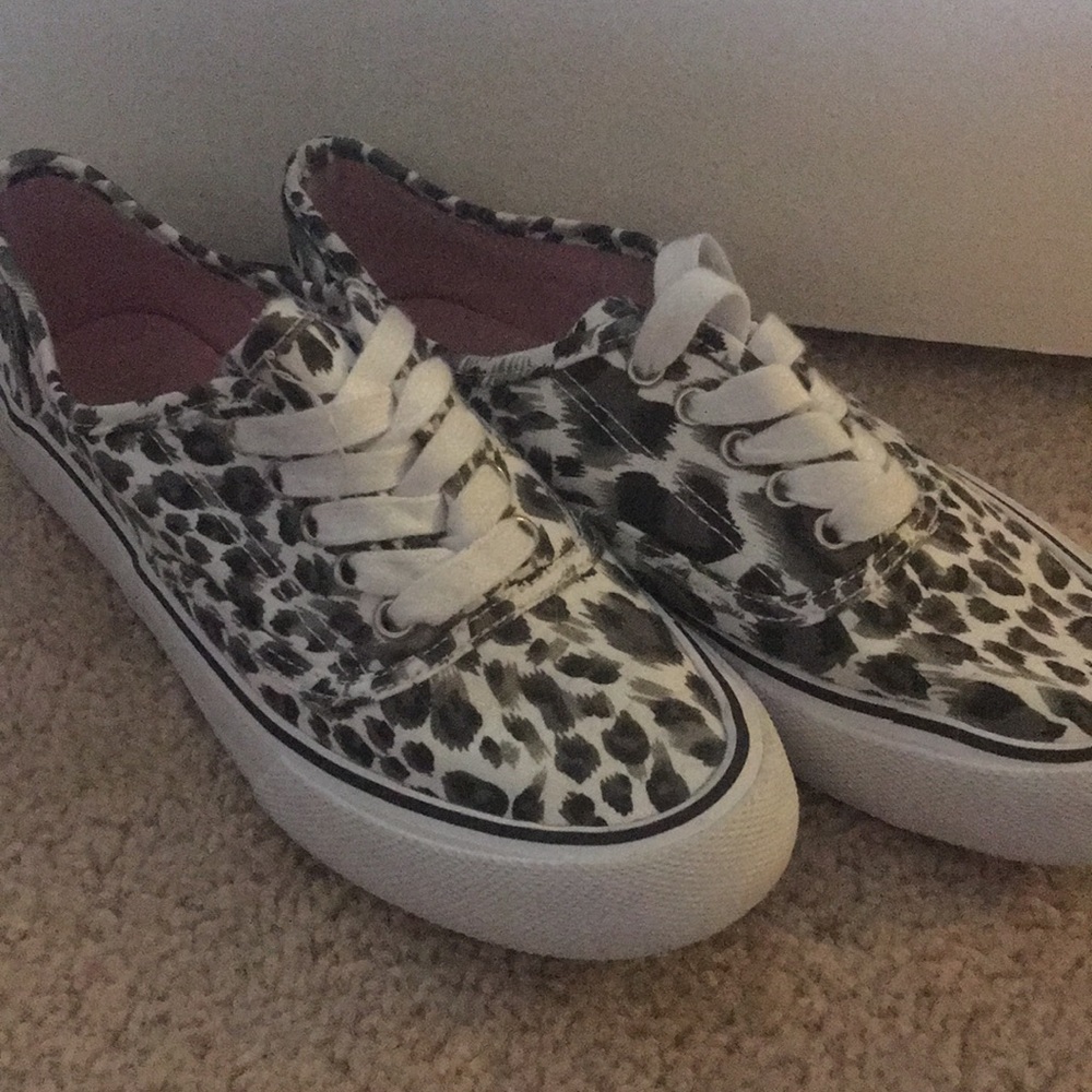 White leopard print sneakers