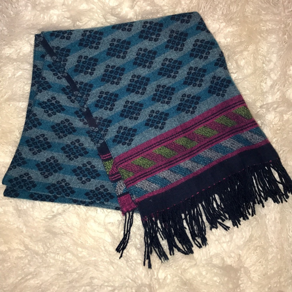 Hollister winter scarf. Super cozy.