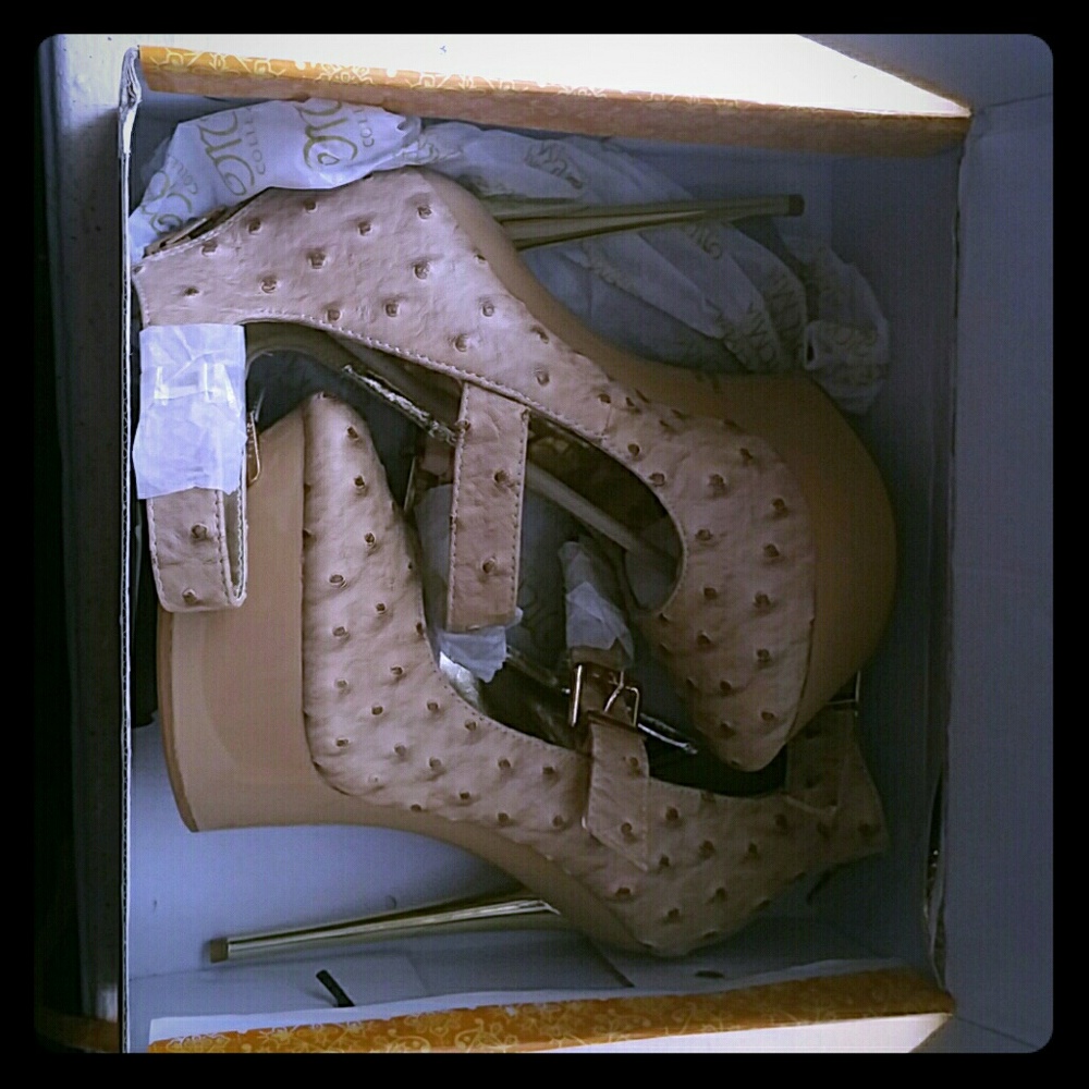 Real Ostrich skinned Pumps