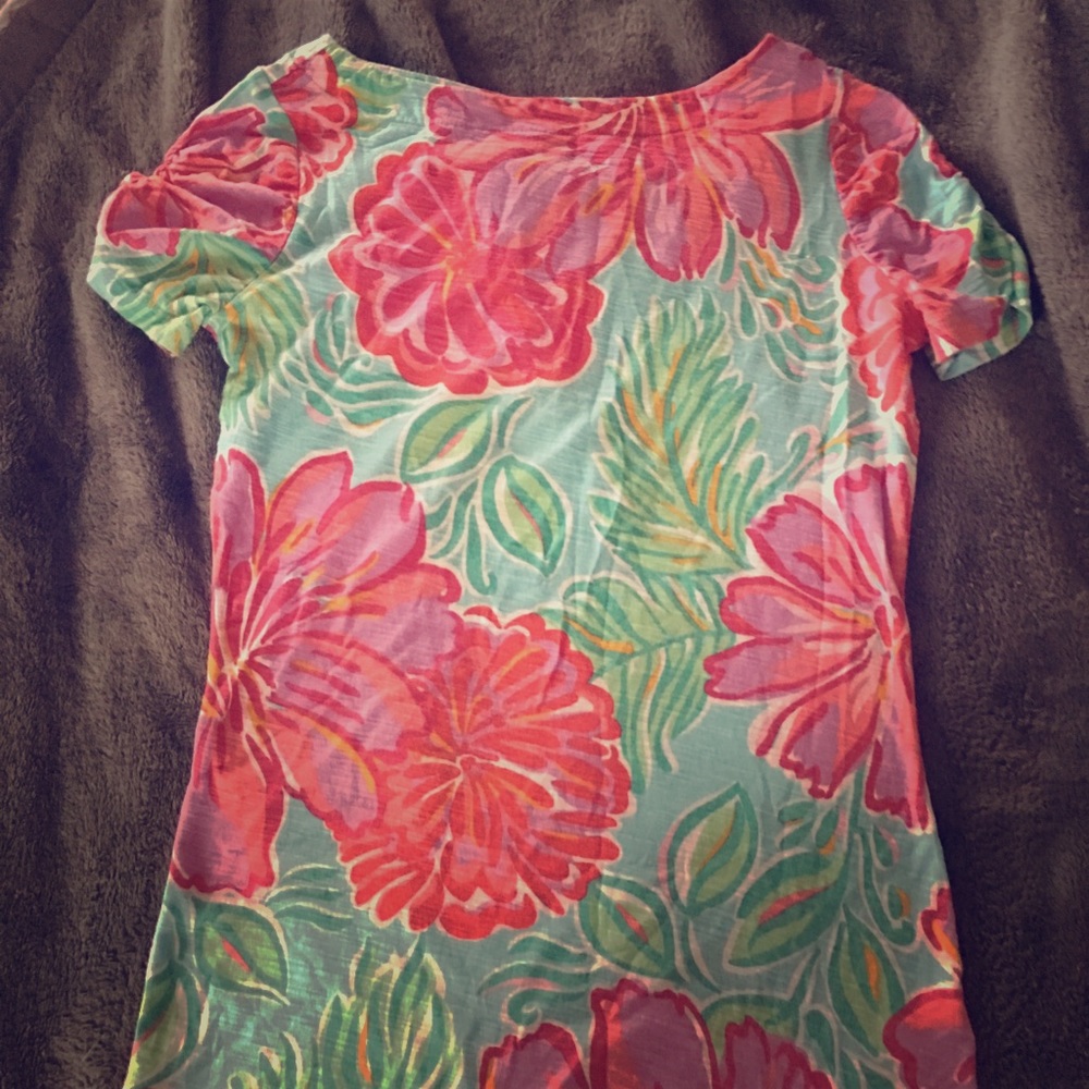 Lilly Pulitzer size small shirt