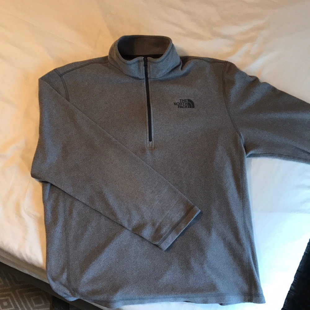 The North Face Grey Fleece Pullover. Men's Large.