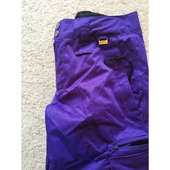 SOLD• Empyre Purple Ski / Snowboarding Pant 🦄 - Picture 2 of 5