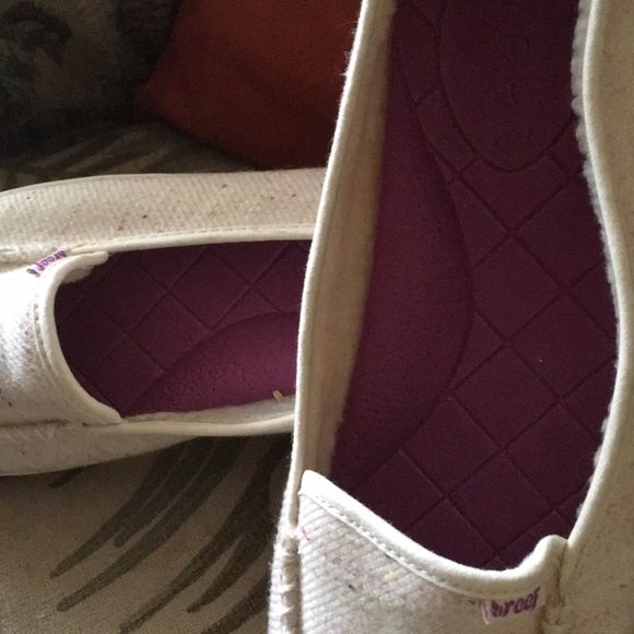 Cute and comfy Reef shoes! - Picture 2 of 3