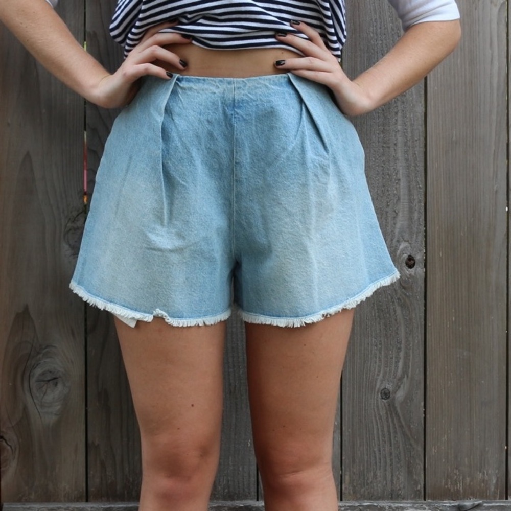 EDIT high waisted light denim shorts
