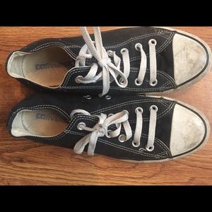 Women's size 9 Converse All Starts