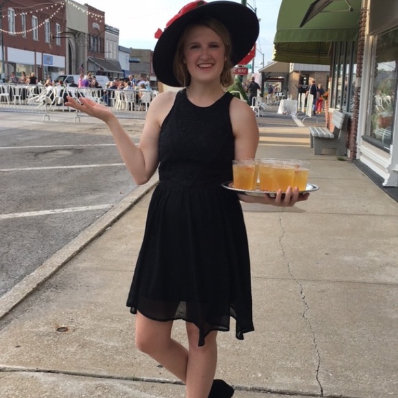 Meet your Posher, Adena - Picture 5 of 13