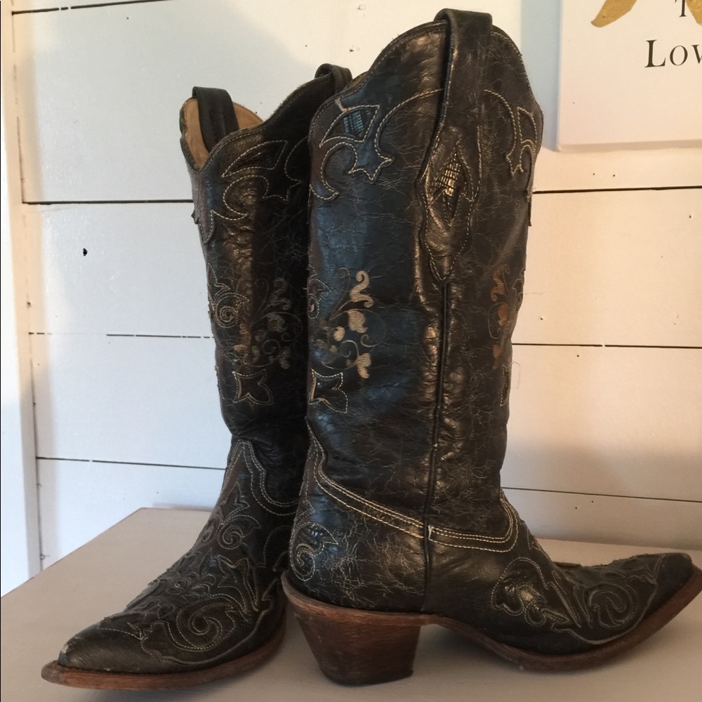 Black cowboy boots