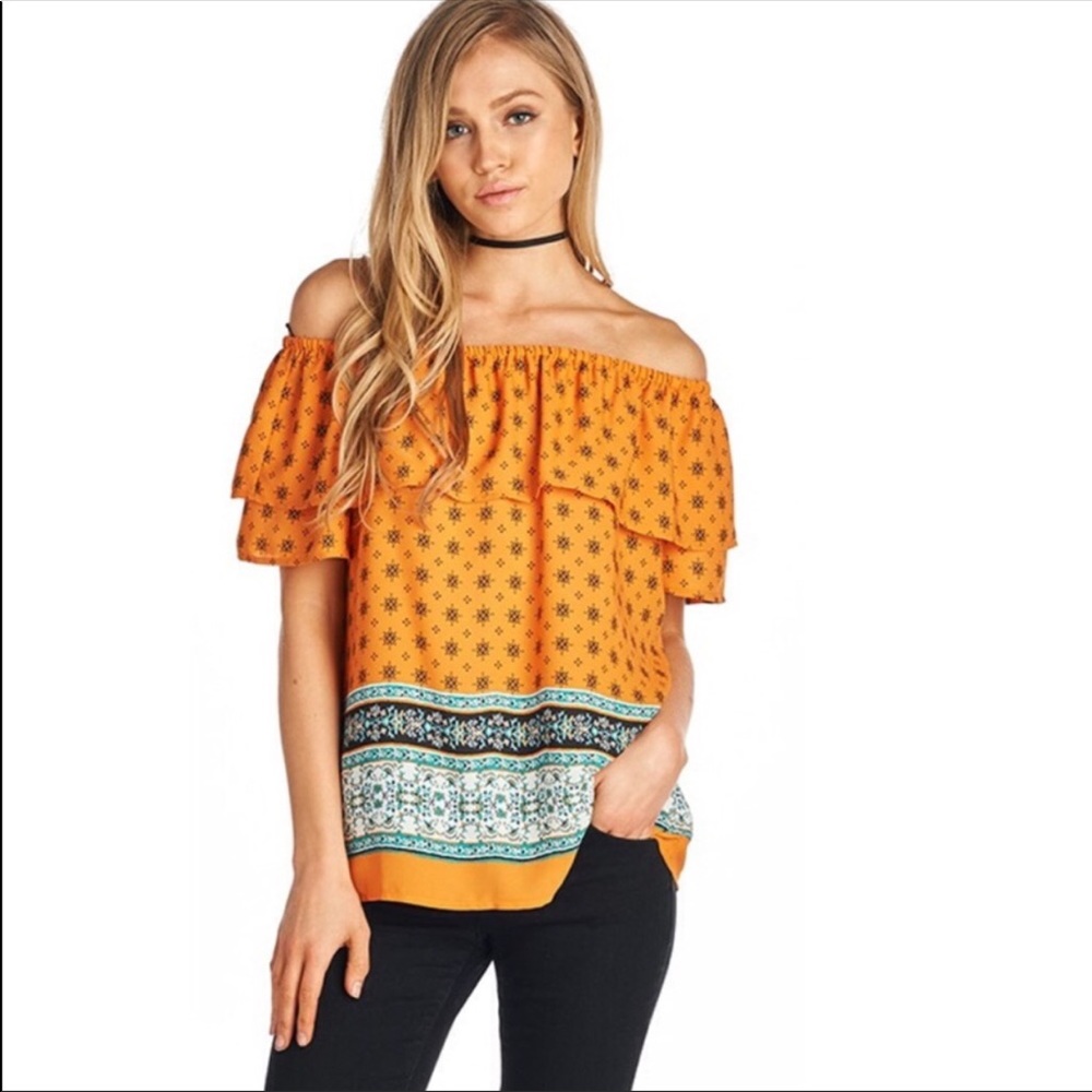 👍❤️💋. SUPER CUTE OFF THE SHOULDER TOP👚