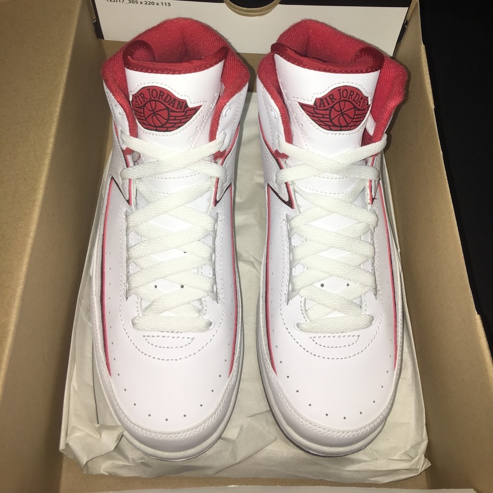 Nike Air Jordan 2 Retro - Bull 2's Brand New.