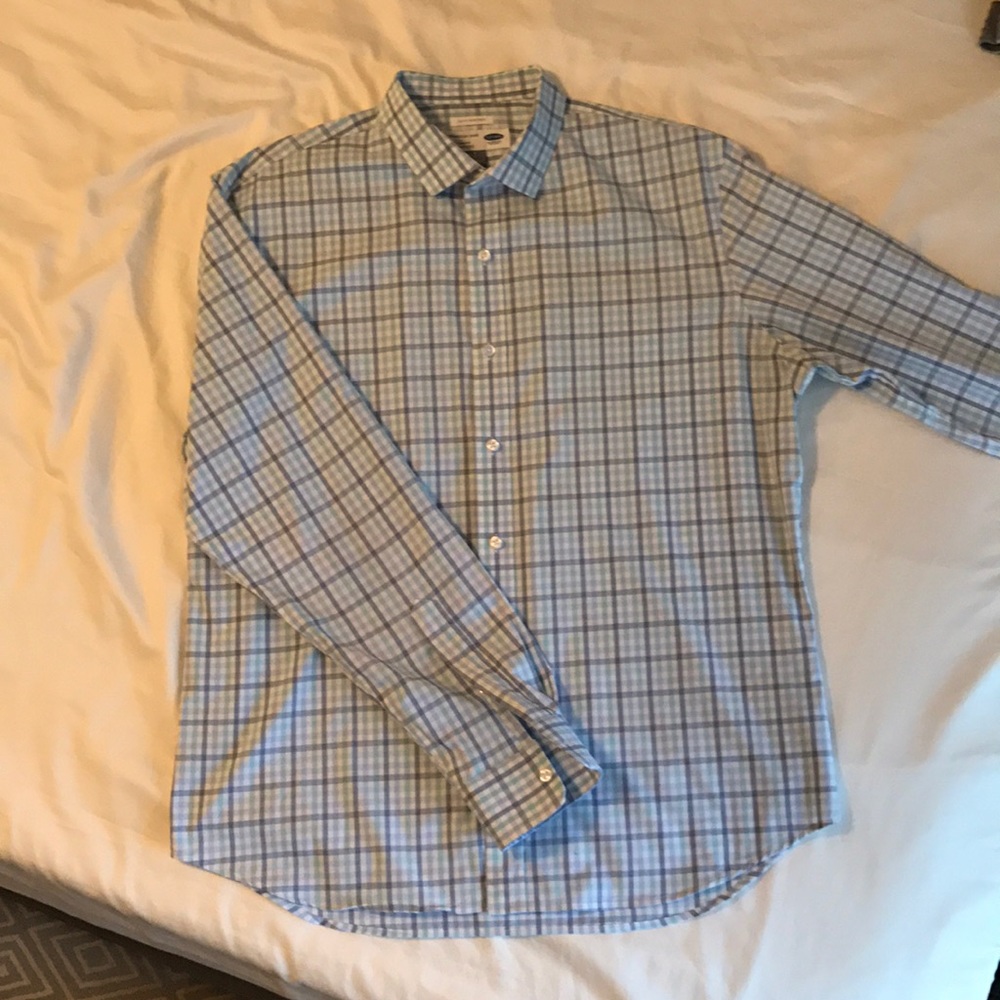 Old Navy Signature Slim Fit button down. Men's L