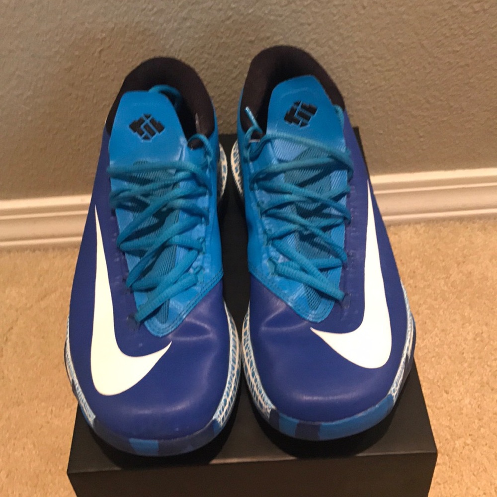 Blue & White KD 6 low top basketball shoes