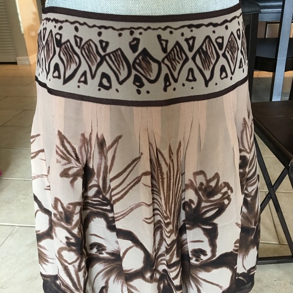 The Limited lightweight skirt- new without tags - Picture 2 of 7