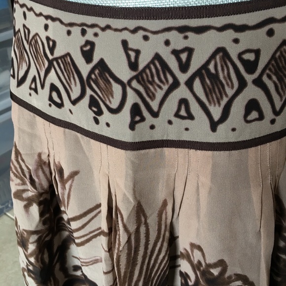 The Limited lightweight skirt- new without tags - Picture 3 of 7