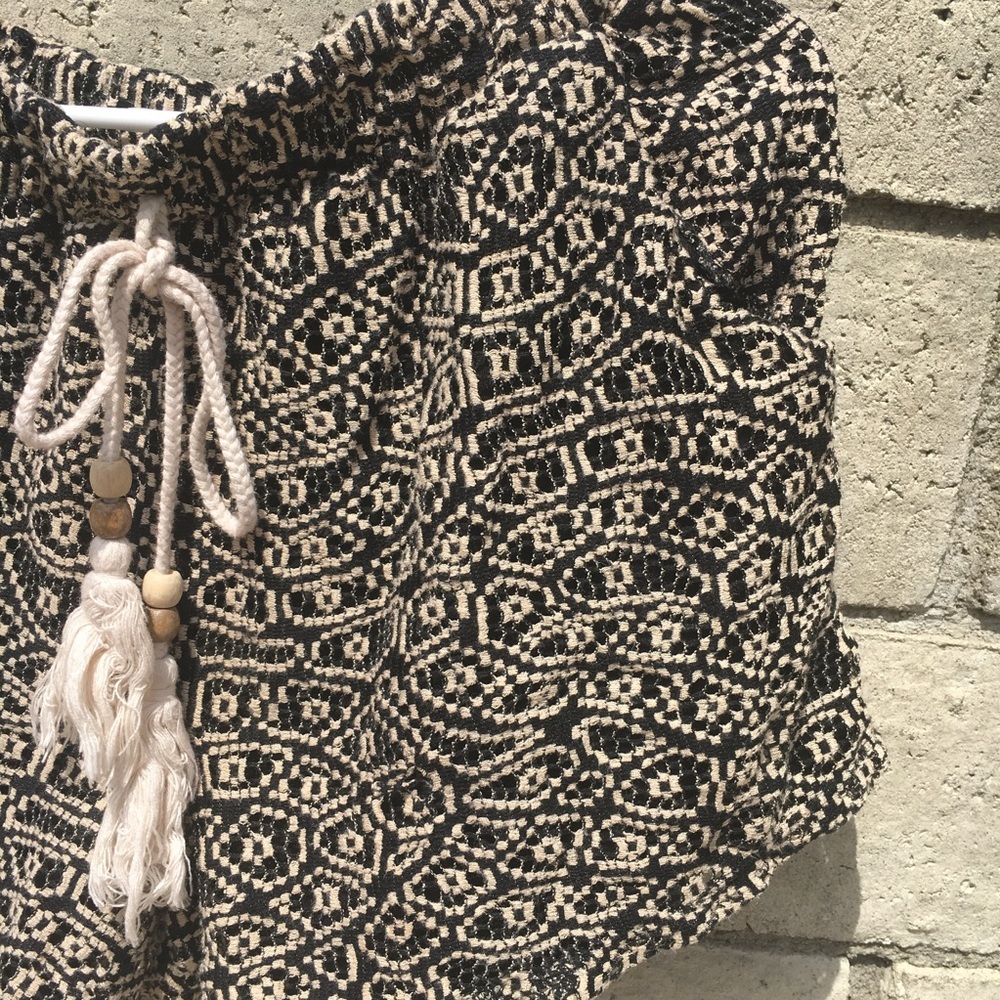 Black/ creme laced/ knitted shorts - Picture 1 of 3