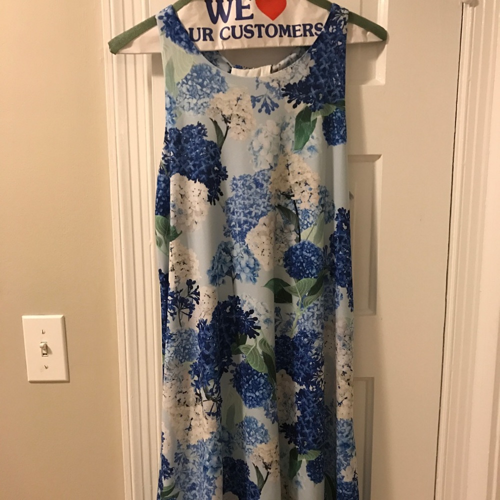 Sleeveless Hydrangea Print Halter Back Dress