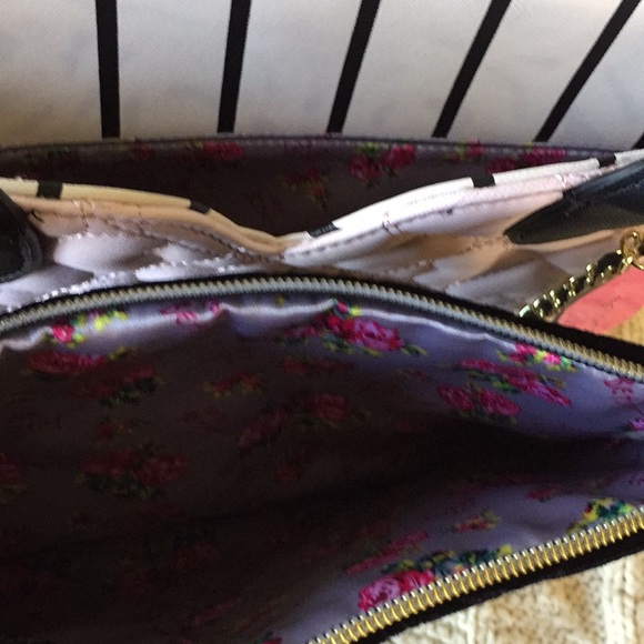 Betsey Johnson heart dip satchel w/ rose pouch - Picture 8 of 8