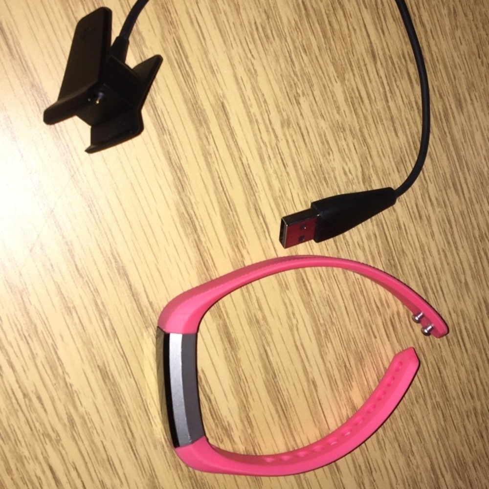 FitBit Alta - Picture 2 of 2
