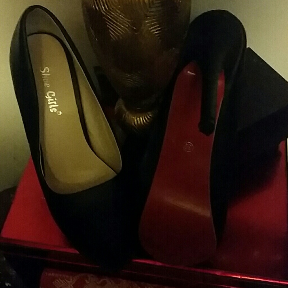 Red bottom pumps