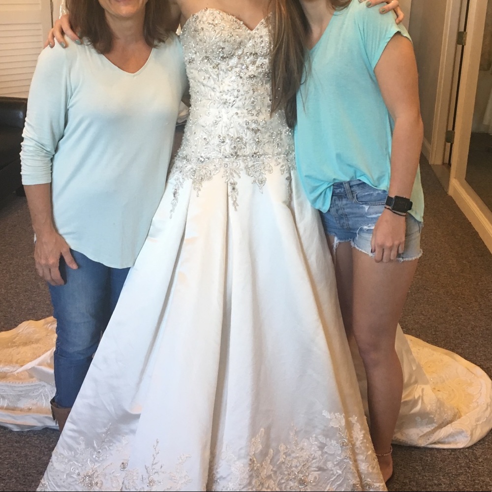 Stephen Yearick Wedding Dress - Sample: Unaltered