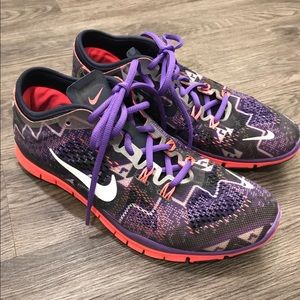 Women's Nike Free Tennis Shoes (pink and purple)
