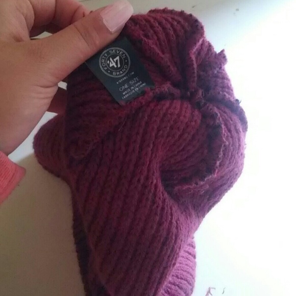 Cavaliers winter hat - Picture 3 of 3