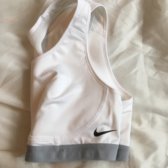 White Nike Dry Fit Sports Bra Size small - Picture 2 of 4